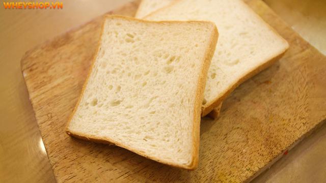 Nếu bạn đang băn khoăn 1 lát bánh mì sandwich bao nhiêu calo thì hãy cùng WheyShop tìm hiểu qua bài viết ngay nhé...
